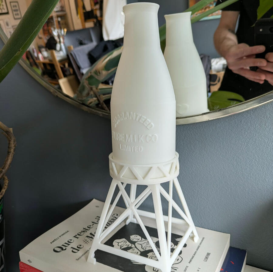 Garanteed pure milk - Vase à fleurs - Rendered